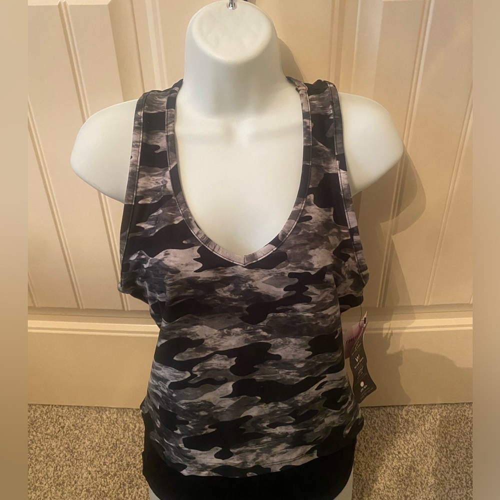 Woman’s workout top size large